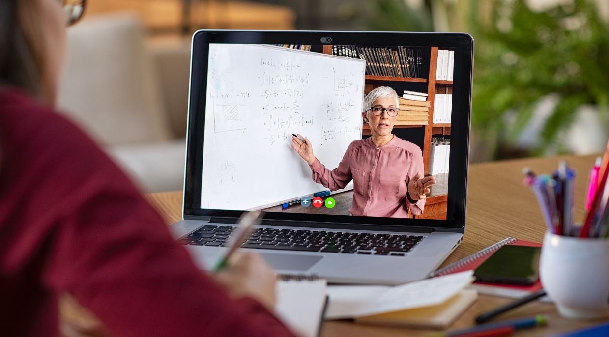 Cómo hacer que tus cursos online generen clientes para tus servicios